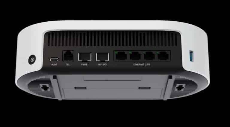 Free: Freebox Ultra (arrière)